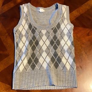 🦋Adorable Sweater Vest!
